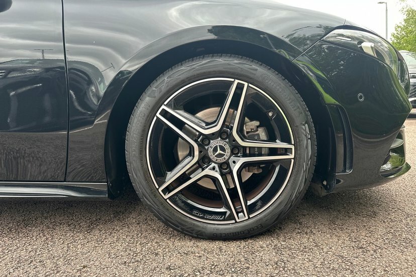 Mercedes-Benz A Class 1.3 A200 Amg Line Executive Hatchback Black #4
