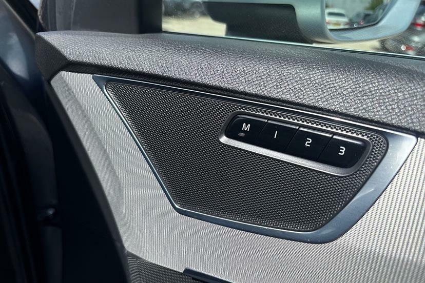 Volvo XC90 2.0 D5 Powerpulse R-design Silver #24