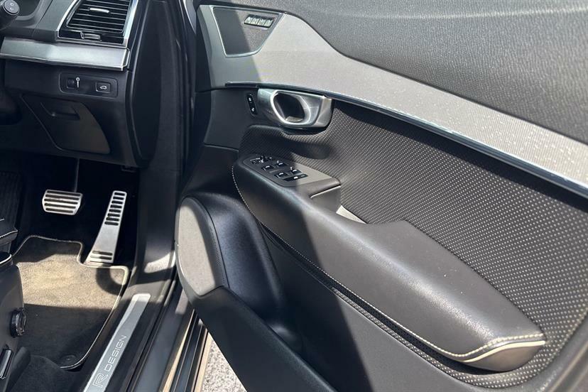 Volvo XC90 2.0 D5 Powerpulse R-design Silver #11
