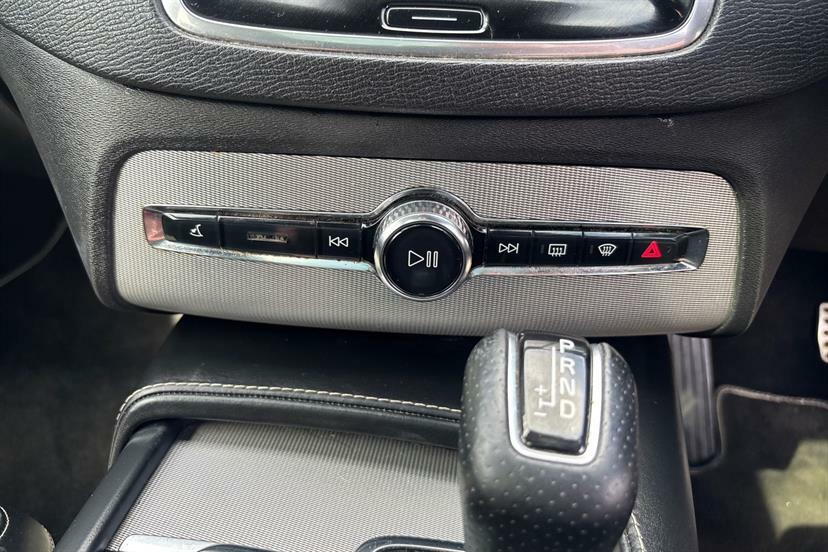 Volvo XC90 2.0 D5 Powerpulse R-design Silver #22