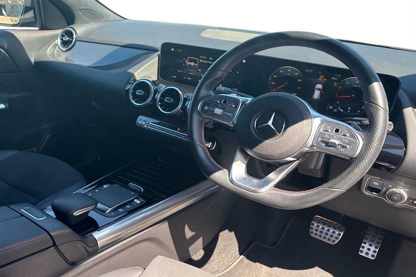 Mercedes-Benz GLA Class 200 Amg Line Executive Black #5