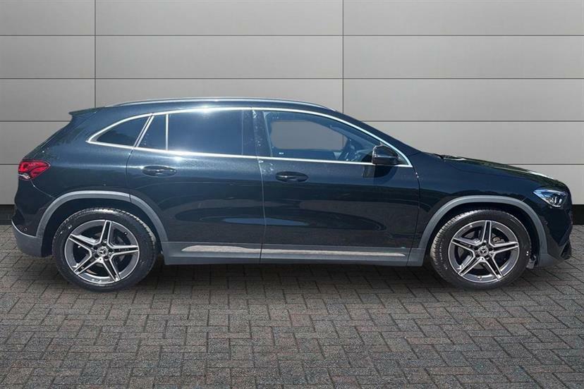 Mercedes-Benz GLA Class 200 Amg Line Executive Black #3