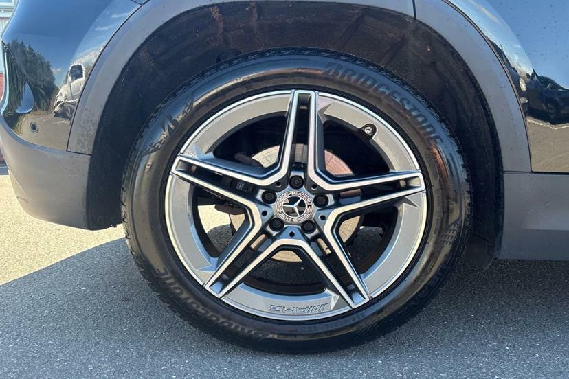 Mercedes-Benz GLA Class 200 Amg Line Executive Black #4