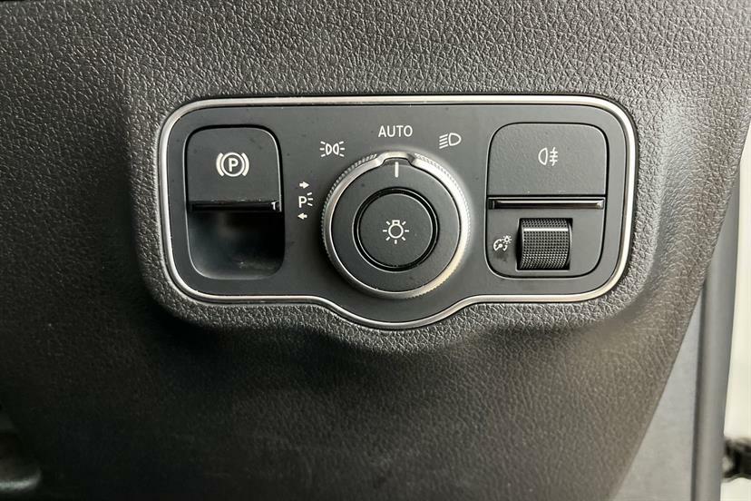 Mercedes-Benz GLB Class Glb 200D Amg Line Executive 8G-tronic White #26