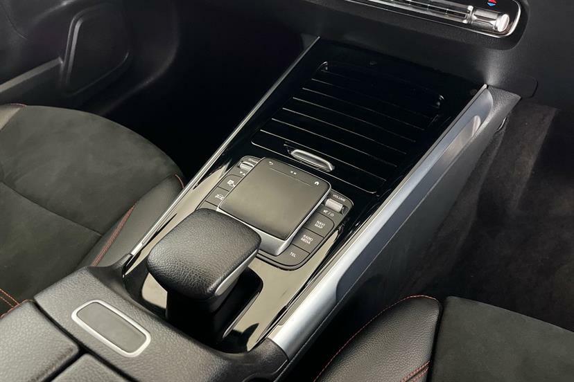 Mercedes-Benz GLB Class Glb 200D Amg Line Executive 8G-tronic White #7
