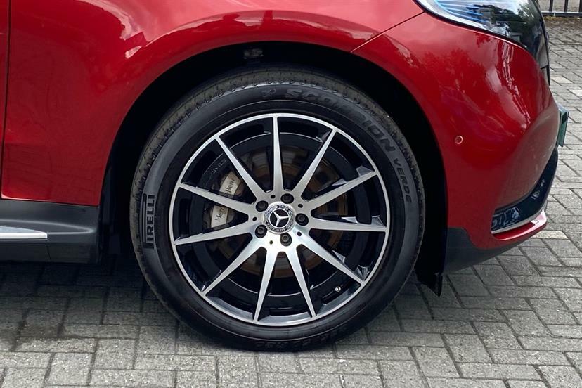 Mercedes-Benz EQC 400 300Kw Amg Line Edition 80Kwh Red #4