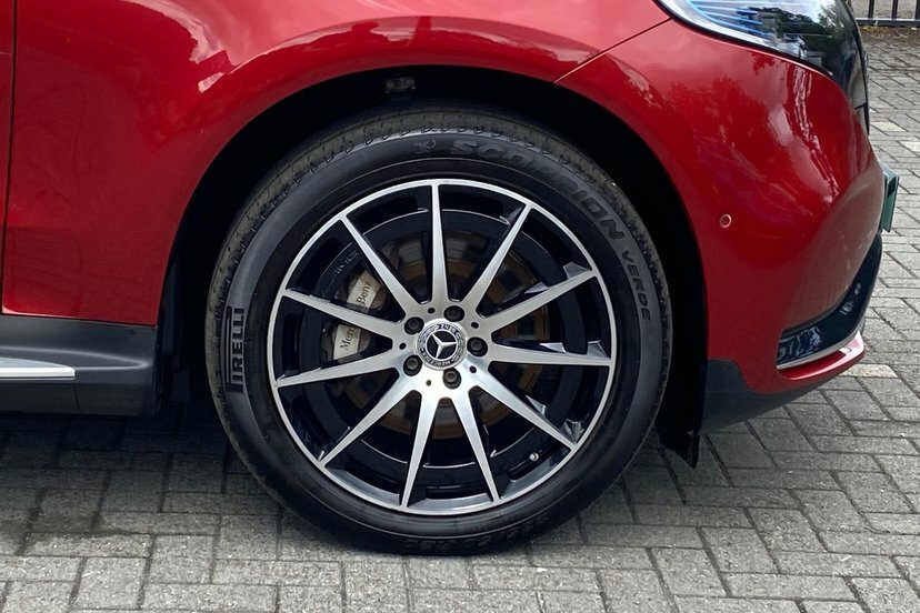 Mercedes-Benz EQC Eqc 400 80Kwh Amg Line Edition KO73EBD Red #4