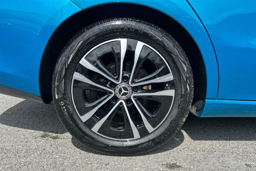 Mercedes-Benz CLA Class 180 Sport Edition Tip Blue #4