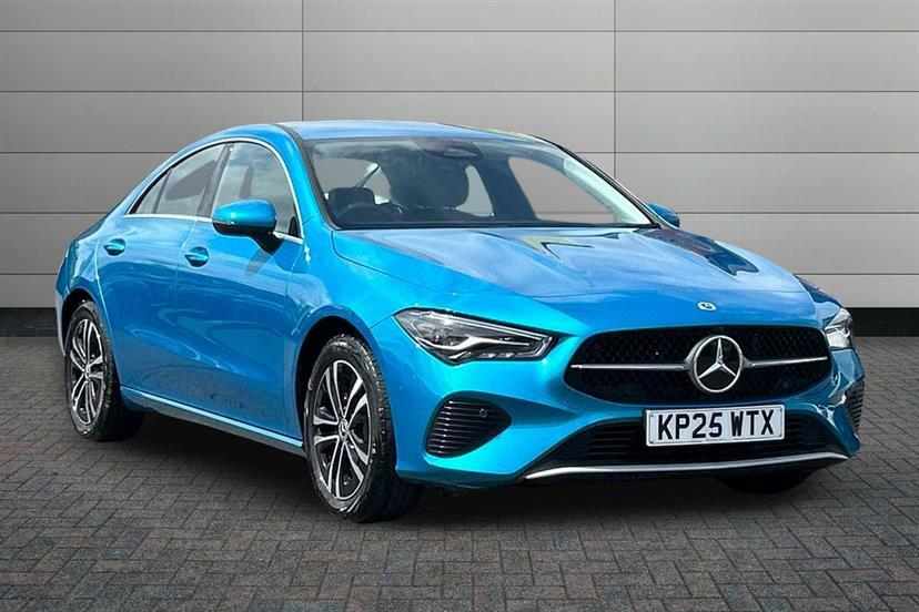Mercedes-Benz CLA Class 180 Sport Edition Tip Blue