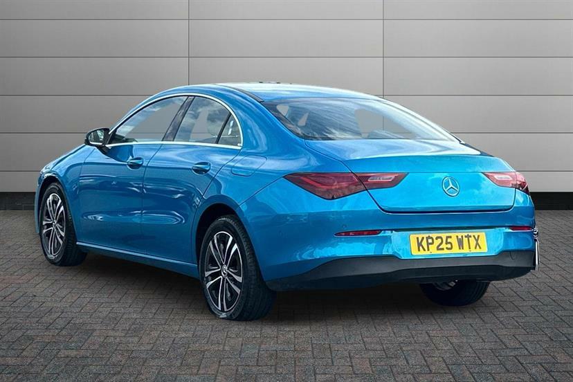 Mercedes-Benz CLA Class 180 Sport Edition Tip Blue #2