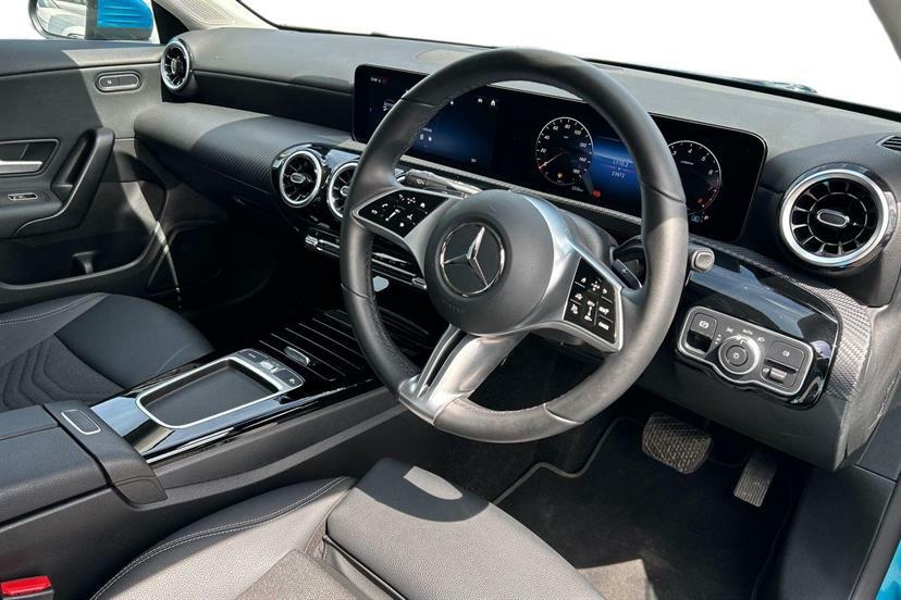 Mercedes-Benz CLA Class 180 Sport Edition Tip Blue #5