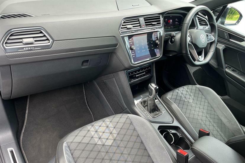Volkswagen Tiguan 2.0 Tdi R-line Dsg Black #2