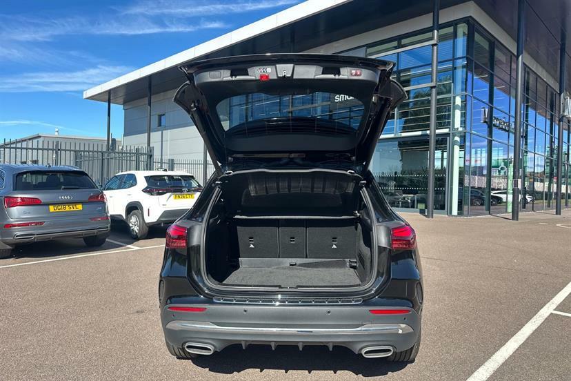 Mercedes-Benz GLA Class Gla 200 Exclusive Launch Edition White #41