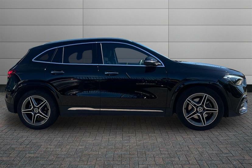 Mercedes-Benz GLA Class 200 Amg Line Executive Black #3