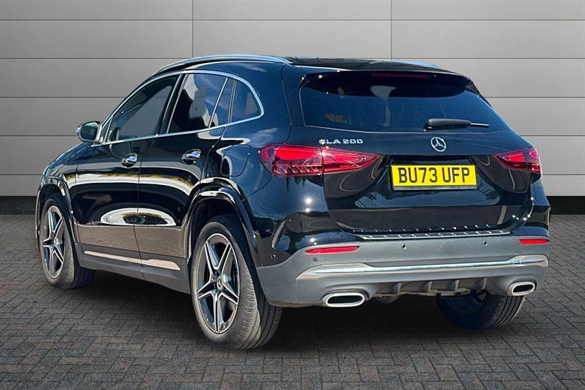 Mercedes-Benz GLA Class 200 Amg Line Executive Black #2