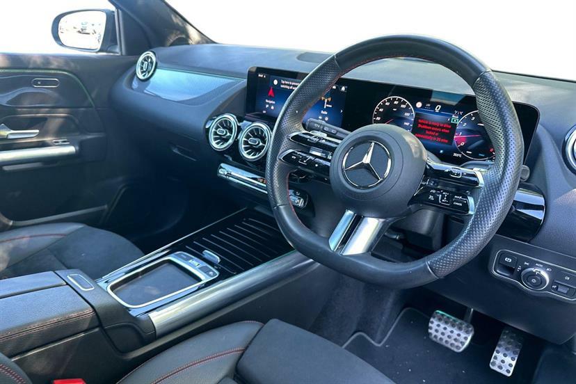 Mercedes-Benz GLA Class 200 Amg Line Executive Black #5