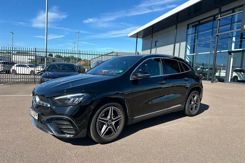 Mercedes-Benz GLA Class Gla 200 Exclusive Launch Edition White #33