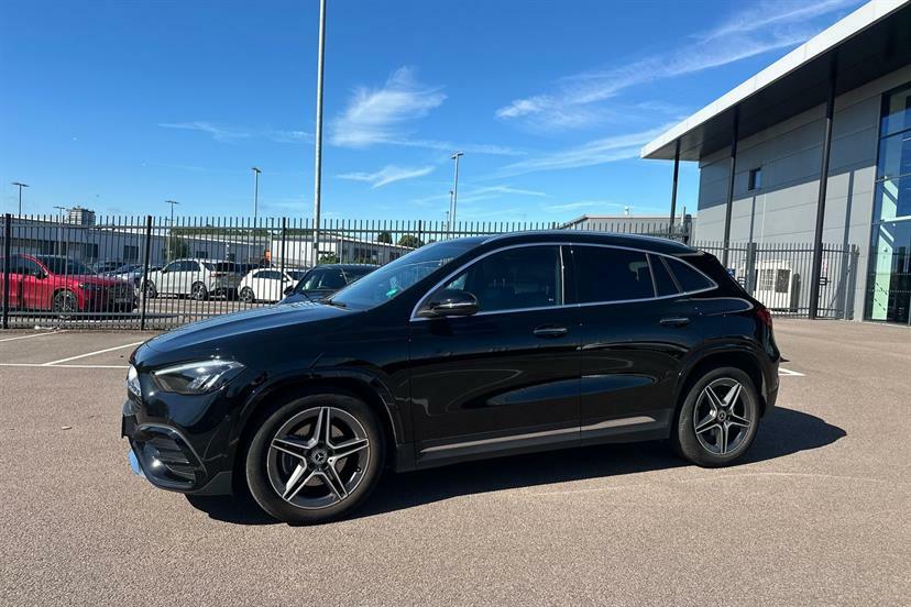 Mercedes-Benz GLA Class Gla 200 Exclusive Launch Edition White #34