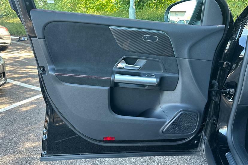 Mercedes-Benz GLA Class Gla 200 Exclusive Launch Edition White #28