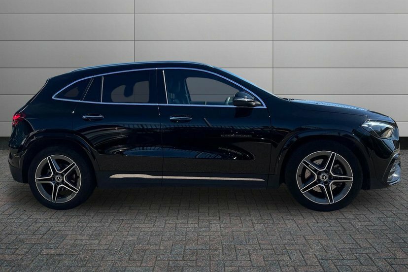 Mercedes-Benz GLA Class Gla200 Amg Line Executive Black #3