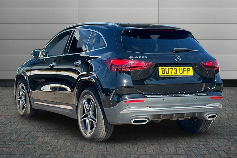 Mercedes-Benz GLA Class Gla200 Amg Line Executive Black #2