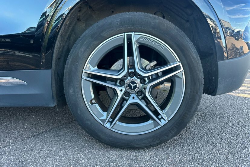 Mercedes-Benz GLA Class Gla200 Amg Line Executive Black #4