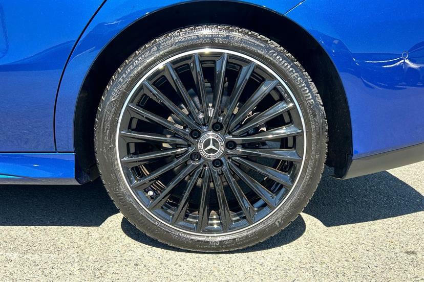 Mercedes-Benz CLA Class 200 Amg Line Premium Plus Tip Blue #4