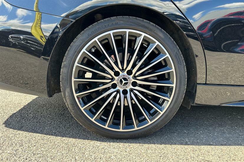 Mercedes-Benz C Class C200 Amg Line Premium Plus 9G-tronic Black #4