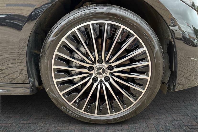 Mercedes-Benz CLE Class 300E Amg Line Premium 9G-tronic Black #4
