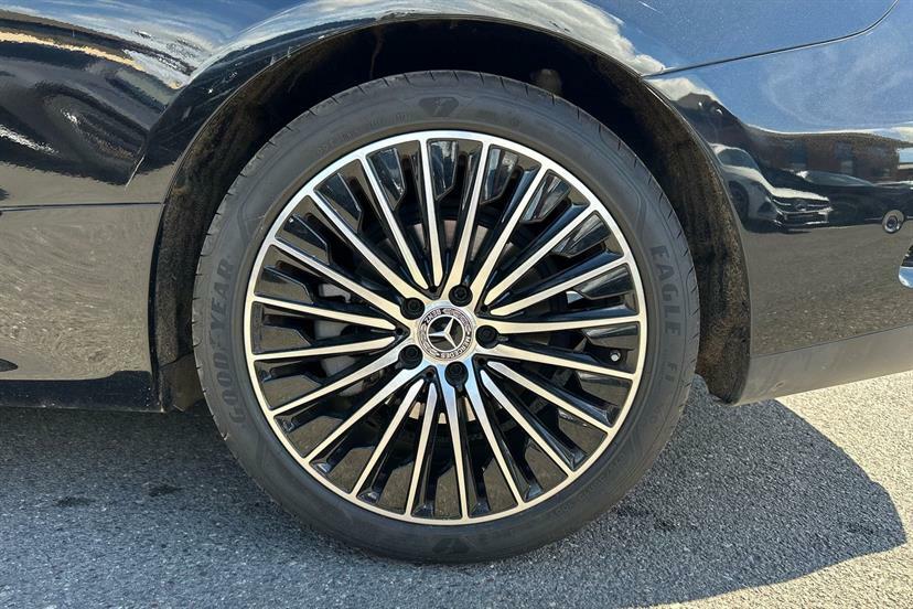 Mercedes-Benz CLE Class 300 4Matic Amg Line Premium 9G-tronic Black #3