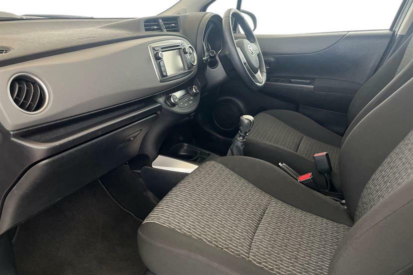 Toyota Yaris 1.33 Vvt-i Icon Silver #2