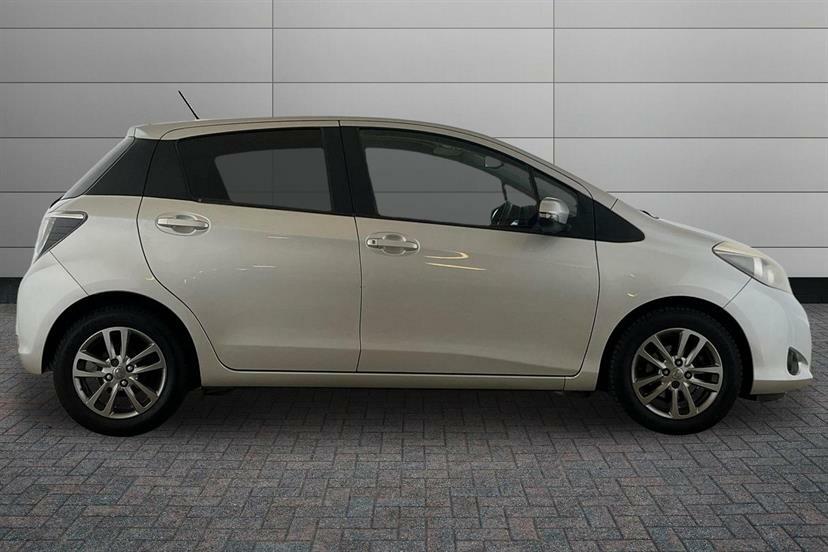 Toyota Yaris 1.33 Vvt-i Icon Silver #4