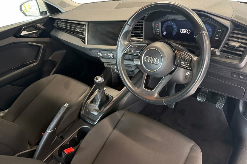 Audi A1 1.0 Tfsi 25 Technik Sportback 9 White #6