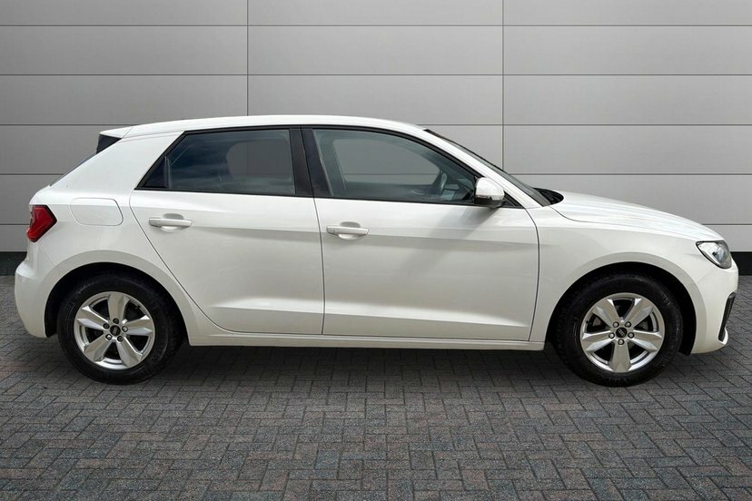 Audi A1 1.0 Tfsi 25 Technik Sportback 9 White #4