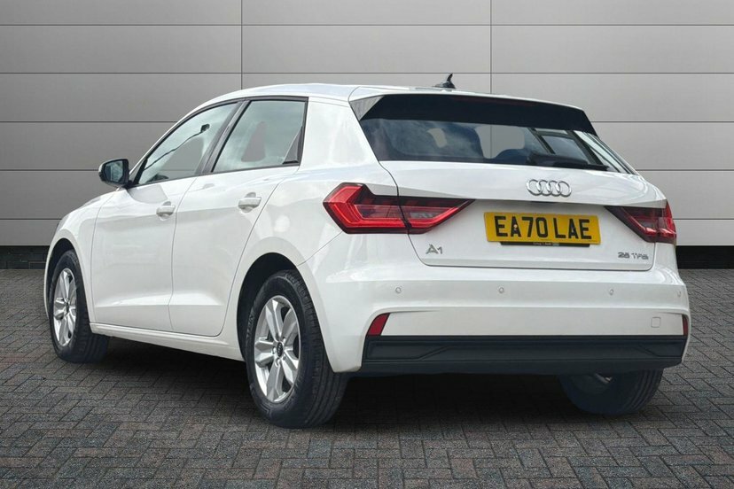 Audi A1 1.0 Tfsi 25 Technik Sportback 9 White #3