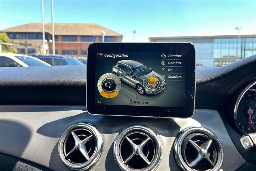 Mercedes-Benz GLA Class Gla 180 Urban Edition Silver #40