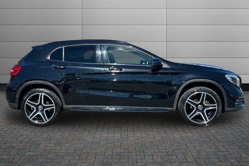 Mercedes-Benz GLA Class 200 Amg Line Edition Plus Black #3