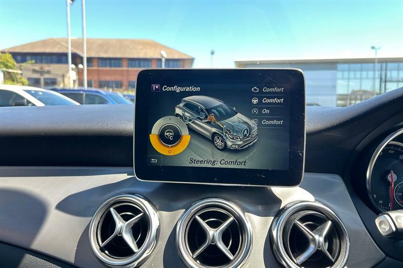 Mercedes-Benz GLA Class Gla 180 Urban Edition Silver #41