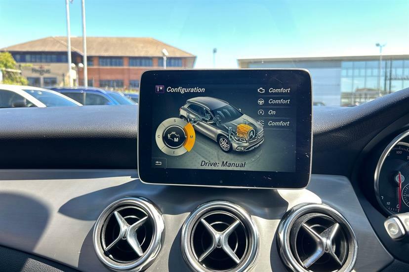 Mercedes-Benz GLA Class Gla 180 Urban Edition Silver #39