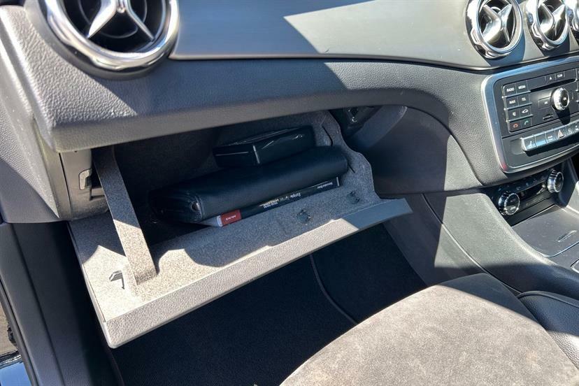 Mercedes-Benz GLA Class Gla 180 Urban Edition Silver #17