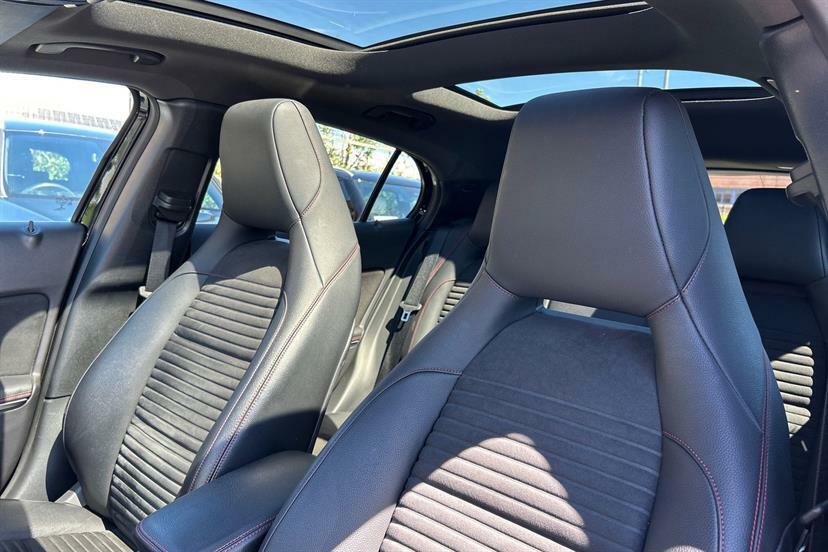 Mercedes-Benz GLA Class Gla 180 Urban Edition Silver #19