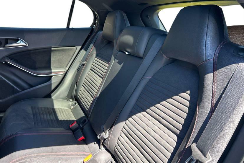 Mercedes-Benz GLA Class Gla 180 Urban Edition Silver #10