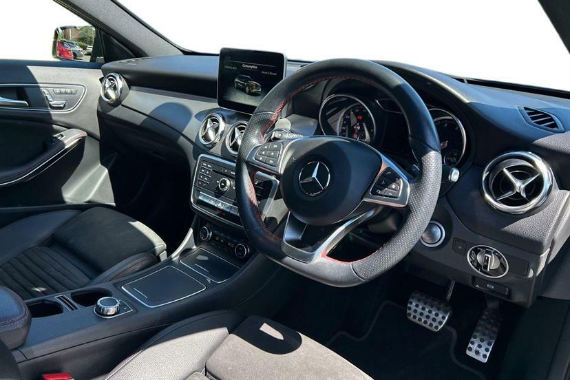 Mercedes-Benz GLA Class 200 Amg Line Edition Plus Black #5