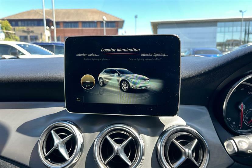 Mercedes-Benz GLA Class Gla 180 Urban Edition Silver #33
