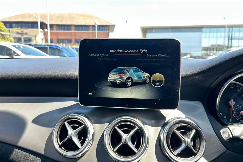 Mercedes-Benz GLA Class Gla 180 Urban Edition Silver #37