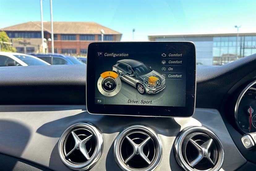 Mercedes-Benz GLA Class Gla 180 Urban Edition Silver #38