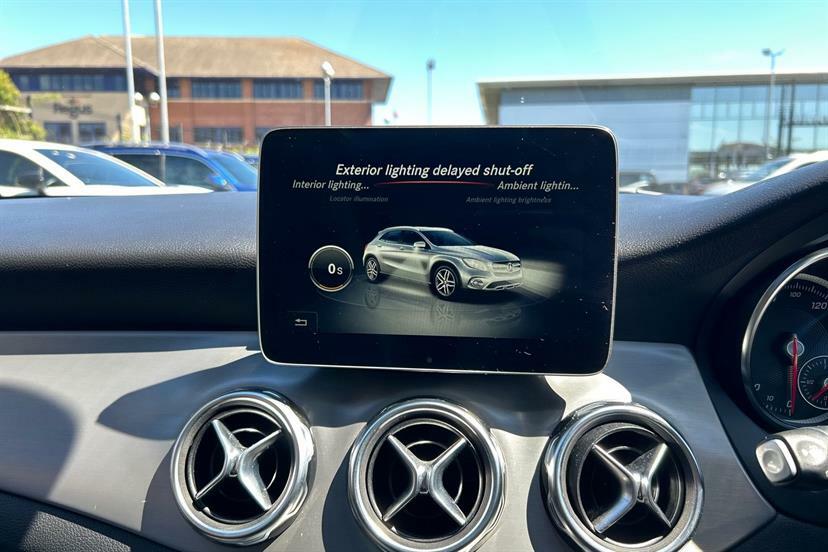 Mercedes-Benz GLA Class Gla 180 Urban Edition Silver #34