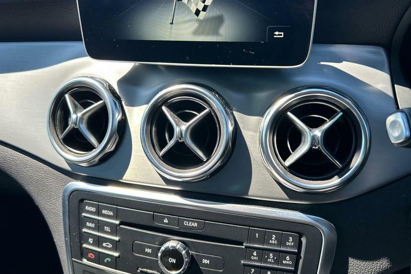 Mercedes-Benz GLA Class Gla 180 Urban Edition Silver #30