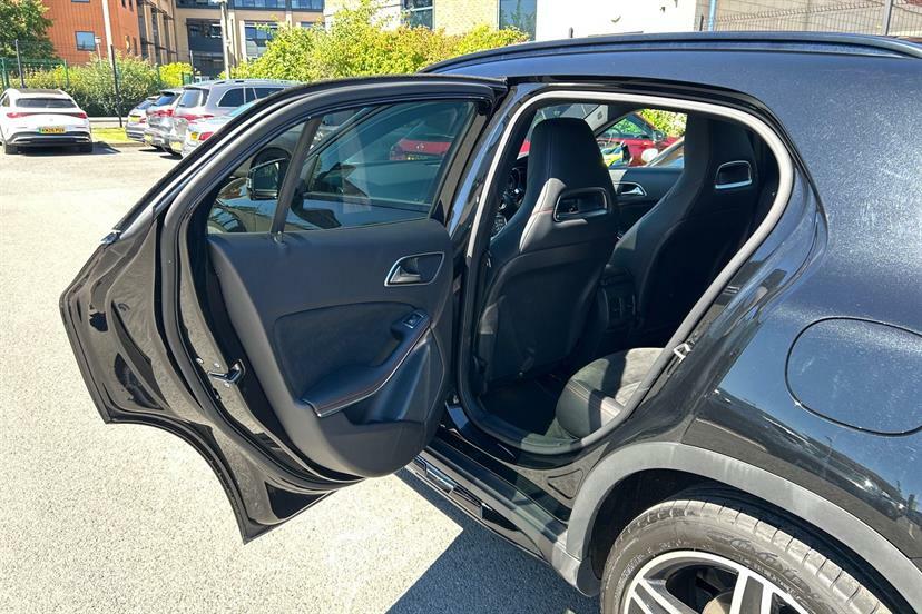 Mercedes-Benz GLA Class Gla 180 Urban Edition Silver #16