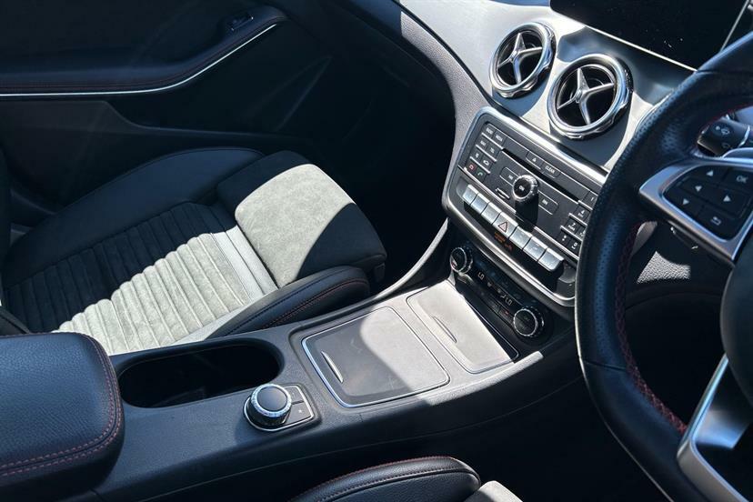Mercedes-Benz GLA Class Gla 180 Urban Edition Silver #27